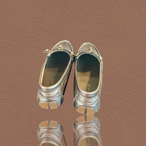 NWOT Cole Haan Women’s ‘Evelyn’ Bow Driver Loafer in “Pewter Metallic” Size 8.5 - Picture 11 of 16